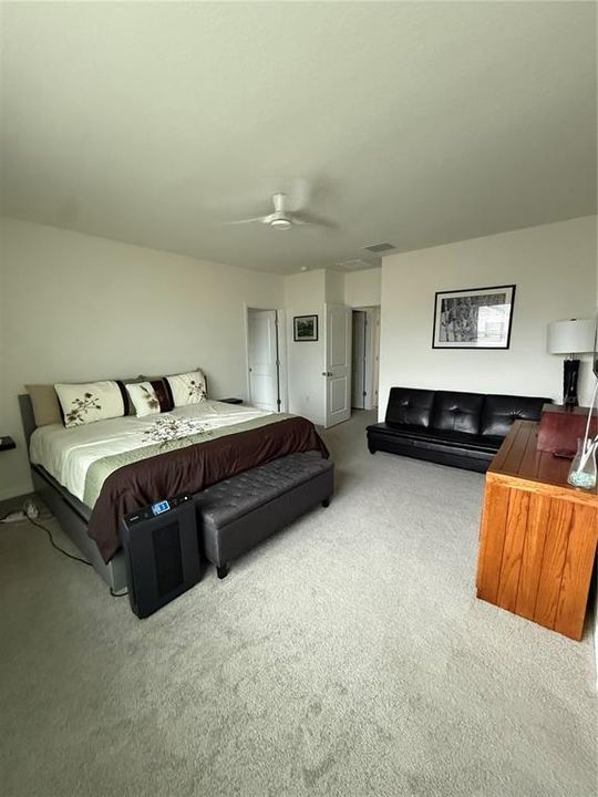 For Rent: $2,600 (3 beds, 2 baths, 1994 Square Feet)