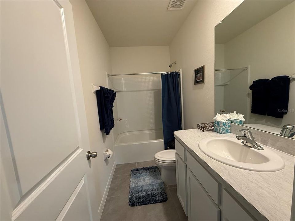 For Rent: $2,600 (3 beds, 2 baths, 1994 Square Feet)