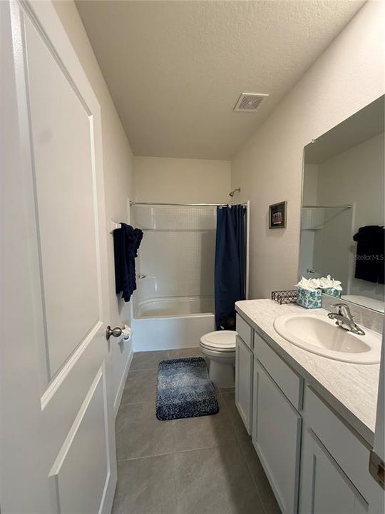 For Rent: $2,600 (3 beds, 2 baths, 1994 Square Feet)