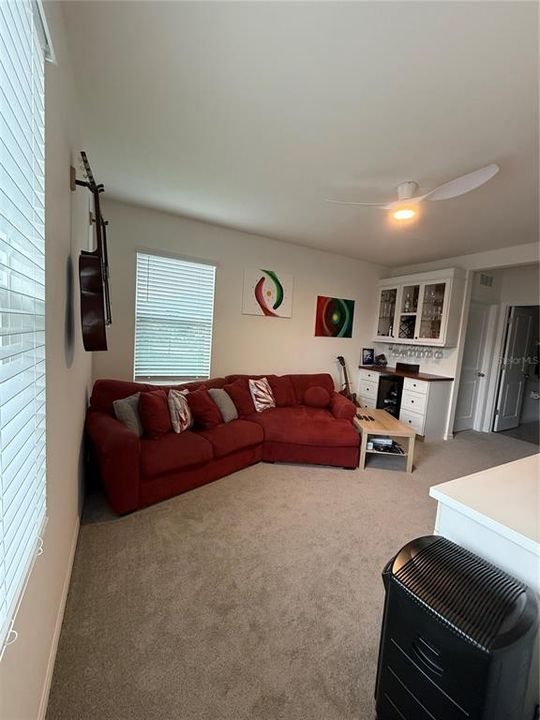 For Rent: $2,600 (3 beds, 2 baths, 1994 Square Feet)