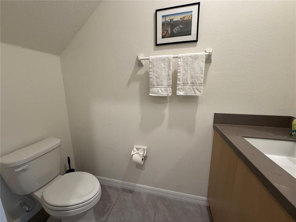 For Rent: $2,600 (3 beds, 2 baths, 1994 Square Feet)