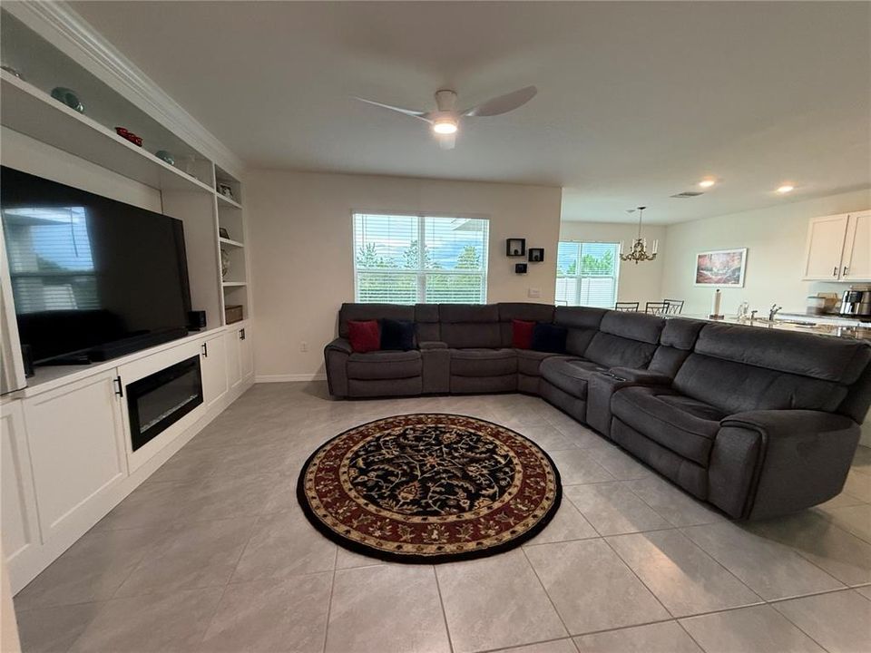 For Rent: $2,600 (3 beds, 2 baths, 1994 Square Feet)