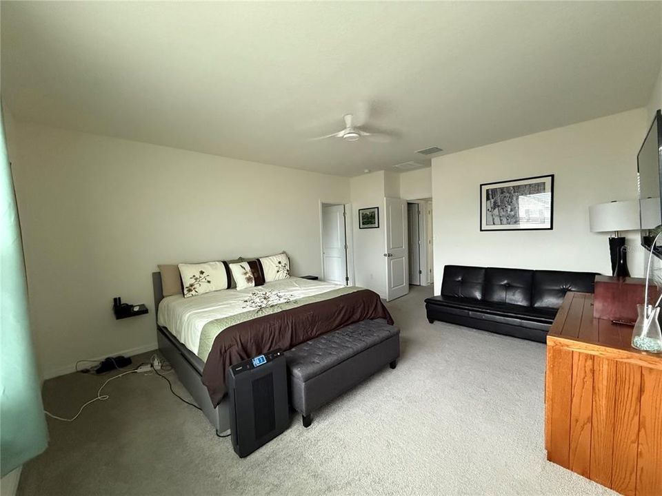 For Rent: $2,600 (3 beds, 2 baths, 1994 Square Feet)