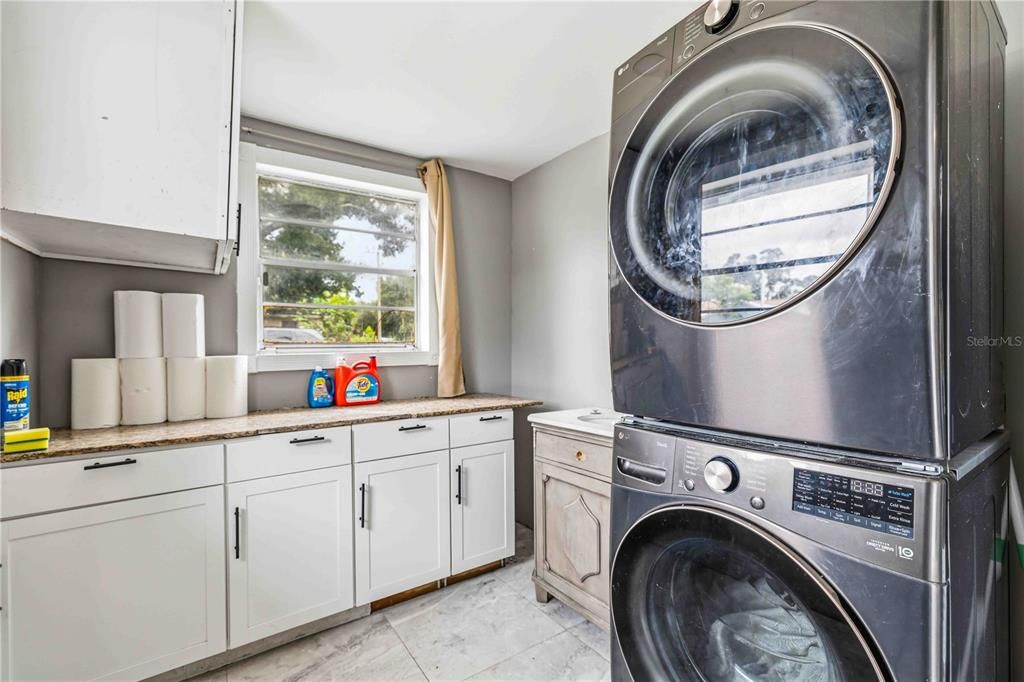 На продажу: $349,900 (3 спален, 2 ванн, 1393 Квадратных фут)