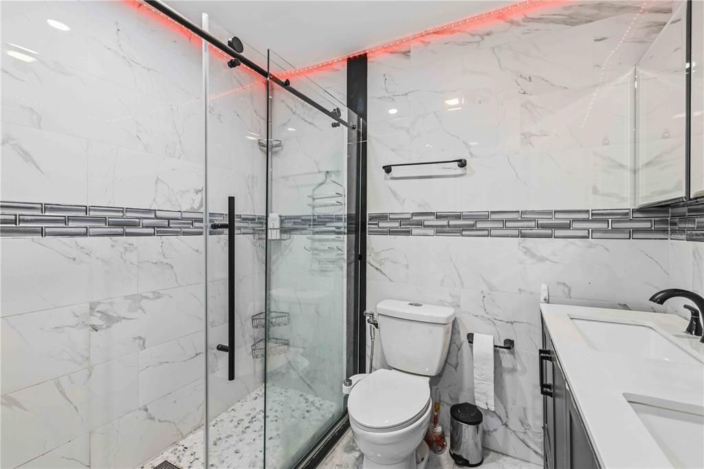 На продажу: $349,900 (3 спален, 2 ванн, 1393 Квадратных фут)