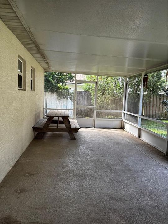 For Rent: $1,900 (3 beds, 2 baths, 1940 Square Feet)