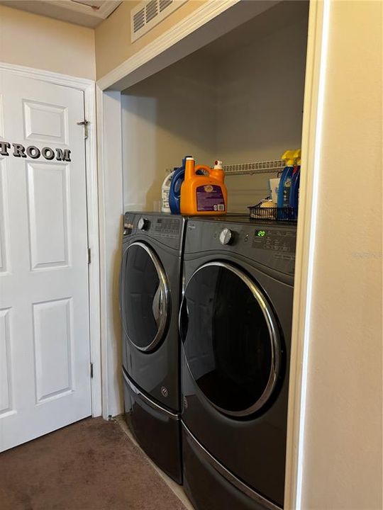 For Rent: $1,900 (3 beds, 2 baths, 1940 Square Feet)