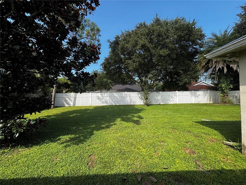 For Rent: $1,900 (3 beds, 2 baths, 1940 Square Feet)