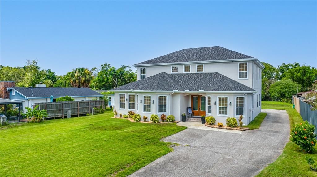 For Sale: $949,000 (6 beds, 4 baths, 4422 Square Feet)