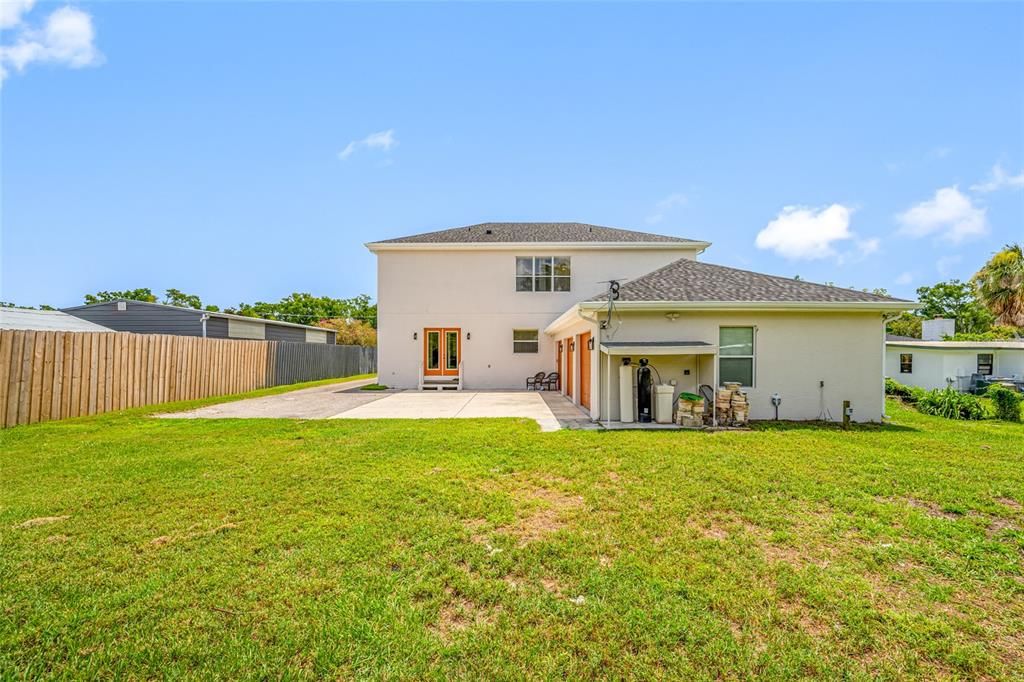 For Sale: $949,000 (6 beds, 4 baths, 4422 Square Feet)