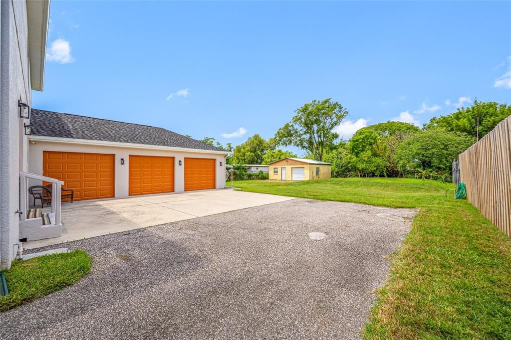 For Sale: $949,000 (6 beds, 4 baths, 4422 Square Feet)