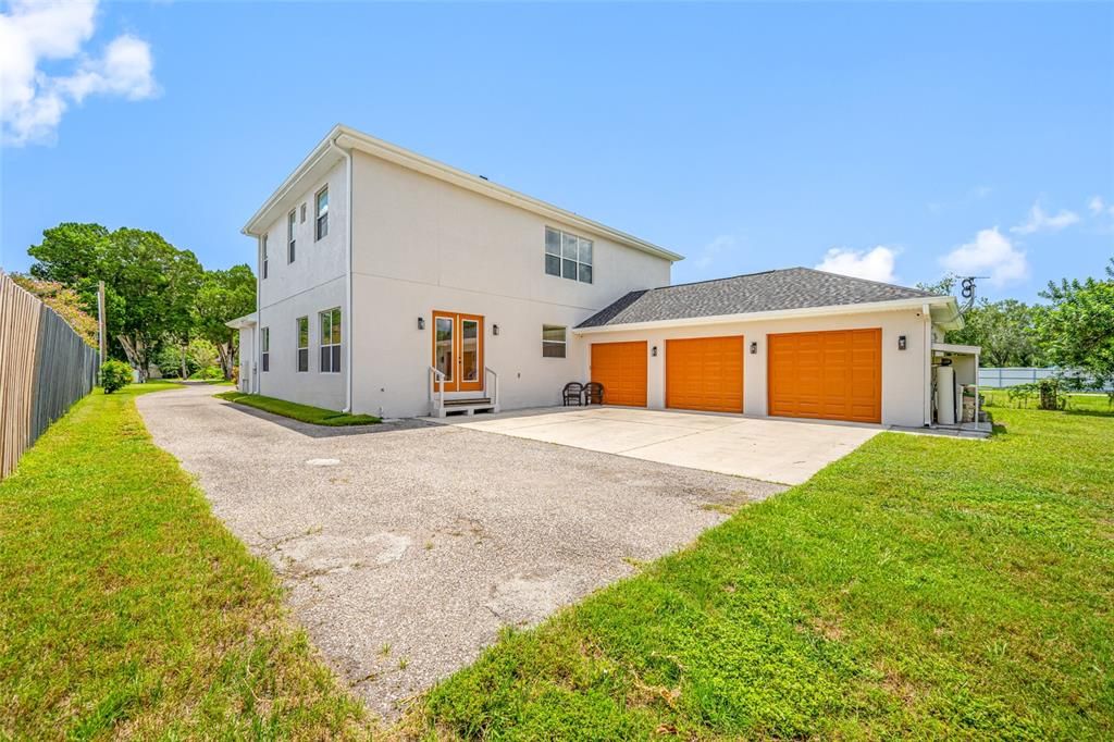 For Sale: $949,000 (6 beds, 4 baths, 4422 Square Feet)
