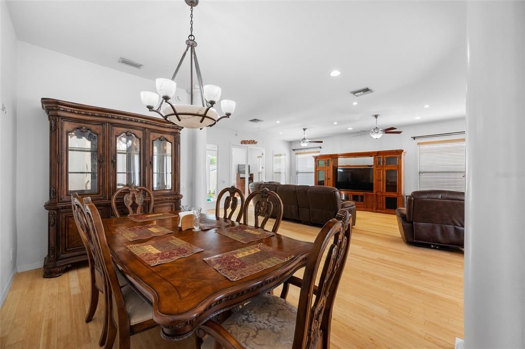 For Sale: $949,000 (6 beds, 4 baths, 4422 Square Feet)
