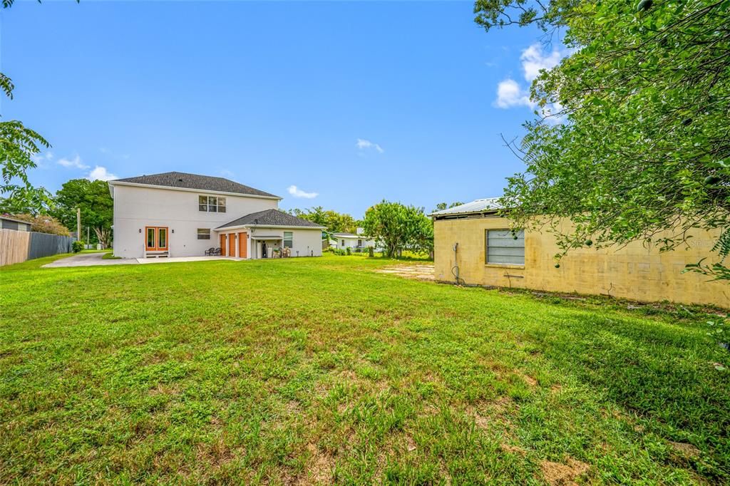 For Sale: $949,000 (6 beds, 4 baths, 4422 Square Feet)