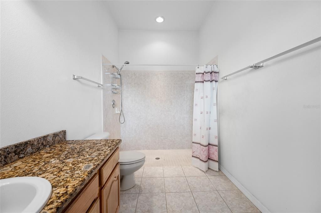 For Sale: $949,000 (6 beds, 4 baths, 4422 Square Feet)
