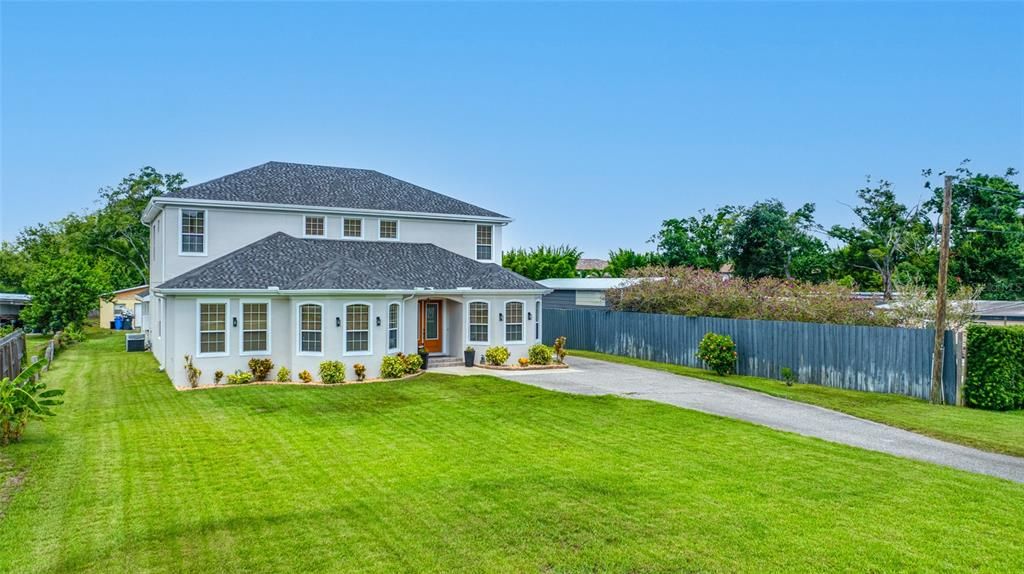 For Sale: $949,000 (6 beds, 4 baths, 4422 Square Feet)