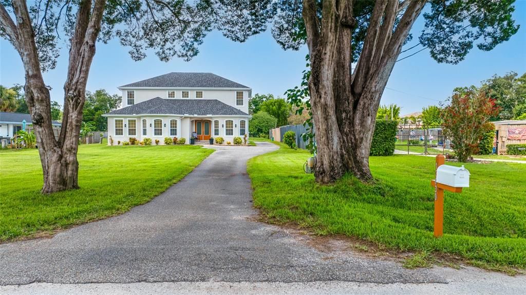 For Sale: $949,000 (6 beds, 4 baths, 4422 Square Feet)