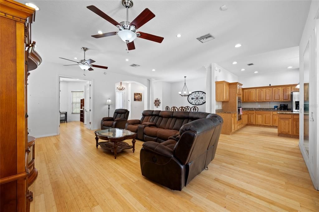 For Sale: $949,000 (6 beds, 4 baths, 4422 Square Feet)