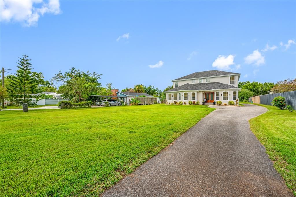 For Sale: $949,000 (6 beds, 4 baths, 4422 Square Feet)