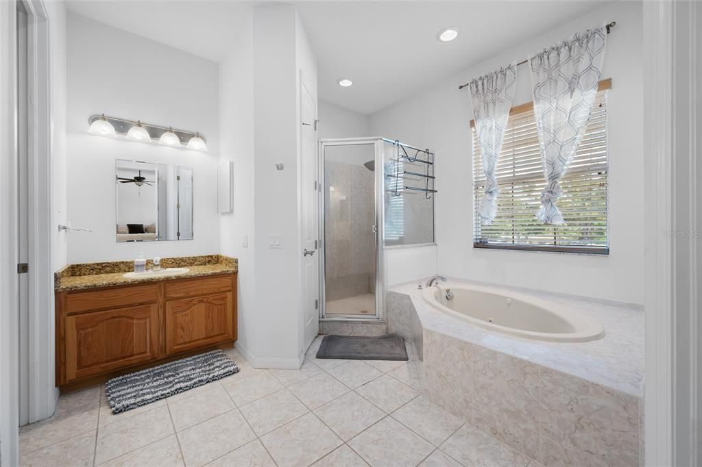 For Sale: $949,000 (6 beds, 4 baths, 4422 Square Feet)