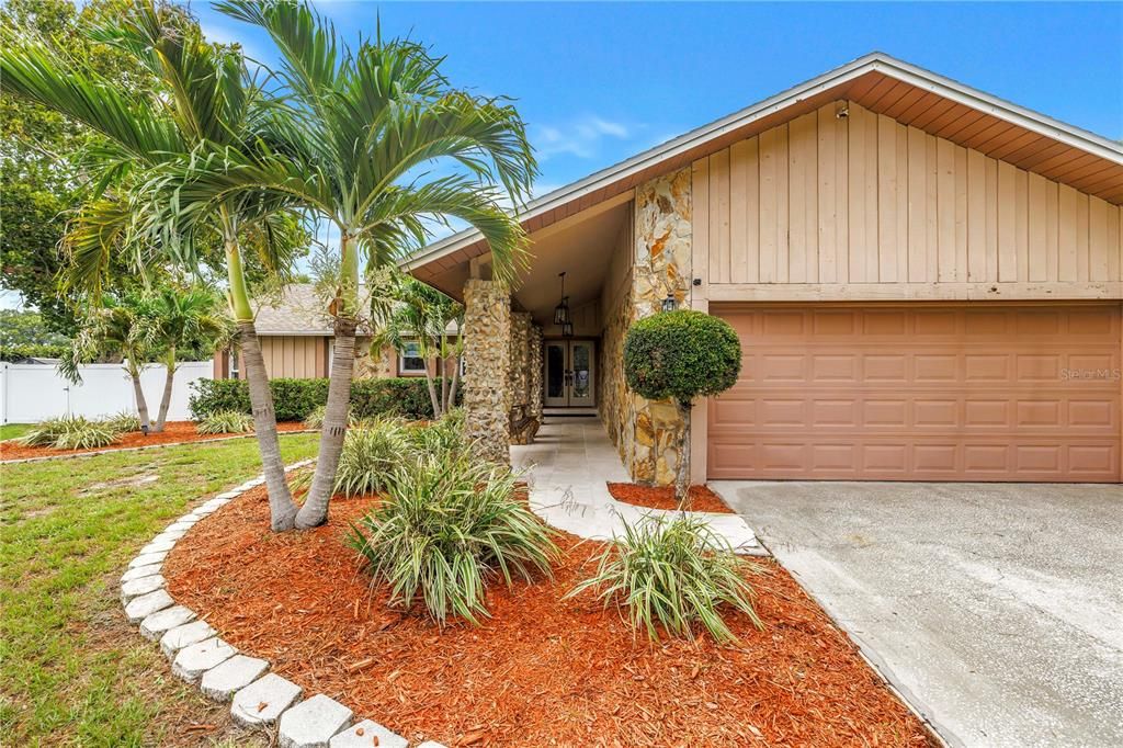 Activo con contrato: $659,900 (3 camas, 2 baños, 1980 Pies cuadrados)