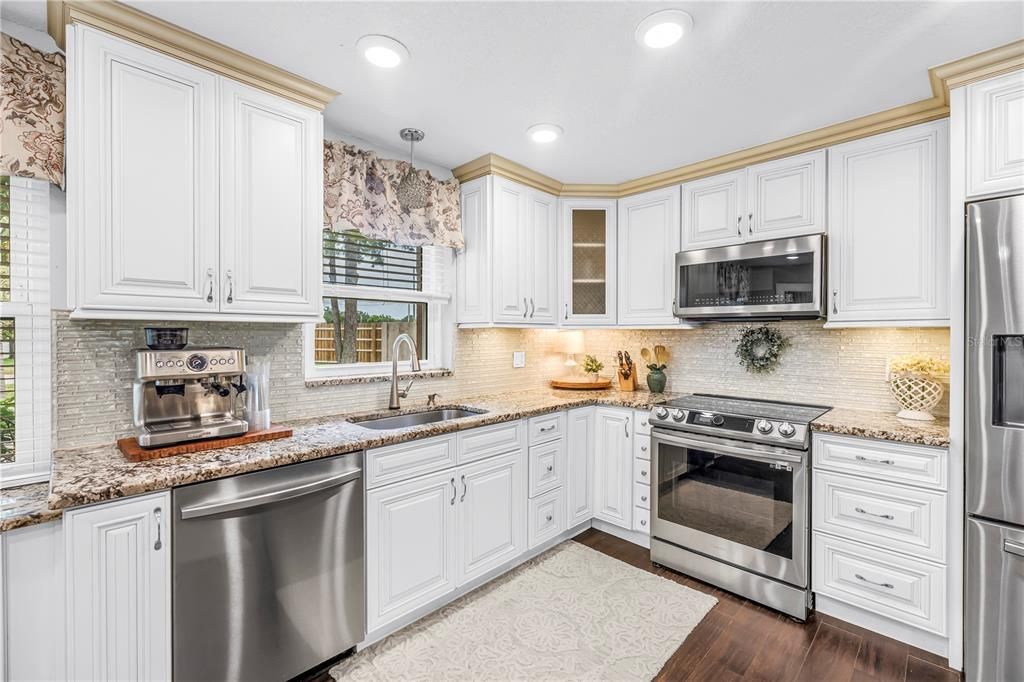 Activo con contrato: $659,900 (3 camas, 2 baños, 1980 Pies cuadrados)