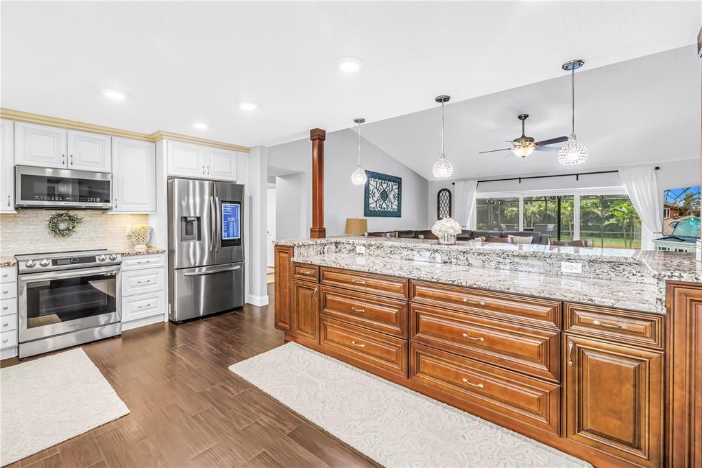 Activo con contrato: $659,900 (3 camas, 2 baños, 1980 Pies cuadrados)