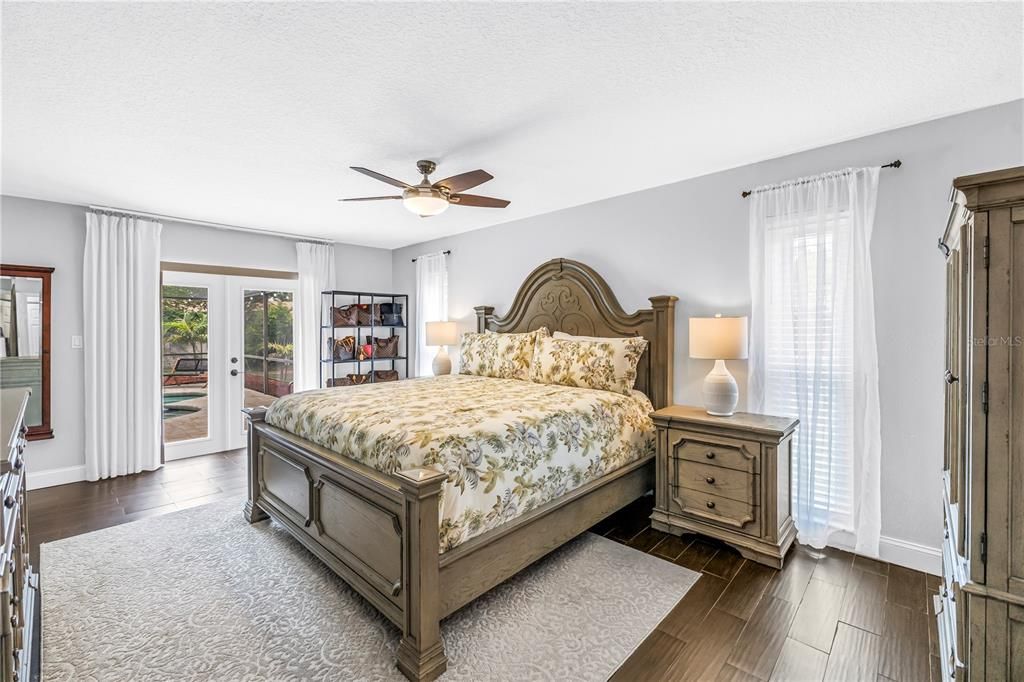 Activo con contrato: $659,900 (3 camas, 2 baños, 1980 Pies cuadrados)