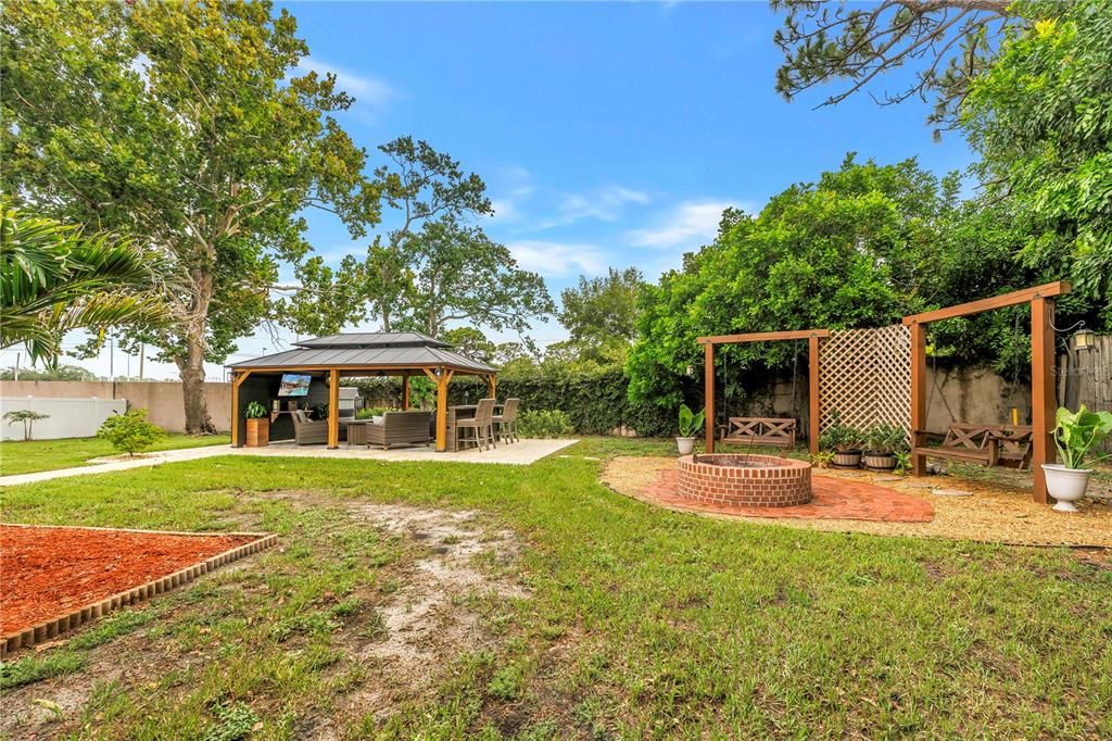 Activo con contrato: $659,900 (3 camas, 2 baños, 1980 Pies cuadrados)