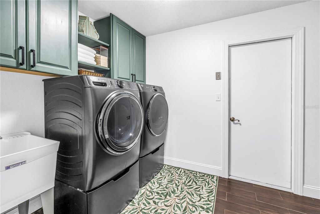 Activo con contrato: $659,900 (3 camas, 2 baños, 1980 Pies cuadrados)