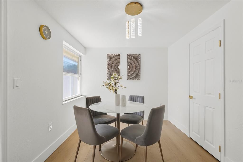 En Venta: $274,900 (3 camas, 2 baños, 1199 Pies cuadrados)