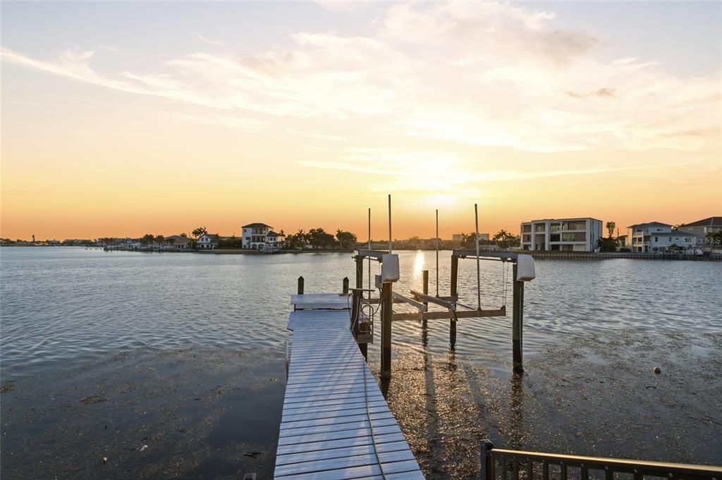 En Venta: $1,695,000 (4 camas, 3 baños, 2420 Pies cuadrados)