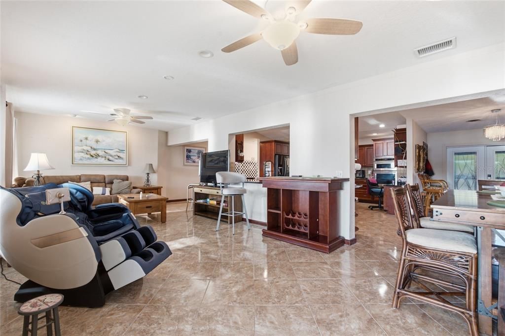 En Venta: $1,695,000 (4 camas, 3 baños, 2420 Pies cuadrados)