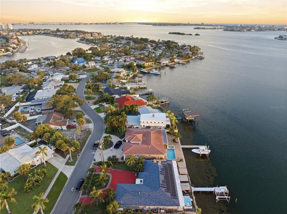 En Venta: $1,695,000 (4 camas, 3 baños, 2420 Pies cuadrados)
