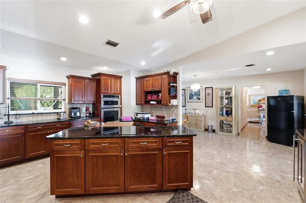En Venta: $1,695,000 (4 camas, 3 baños, 2420 Pies cuadrados)