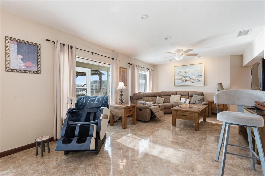 En Venta: $1,695,000 (4 camas, 3 baños, 2420 Pies cuadrados)