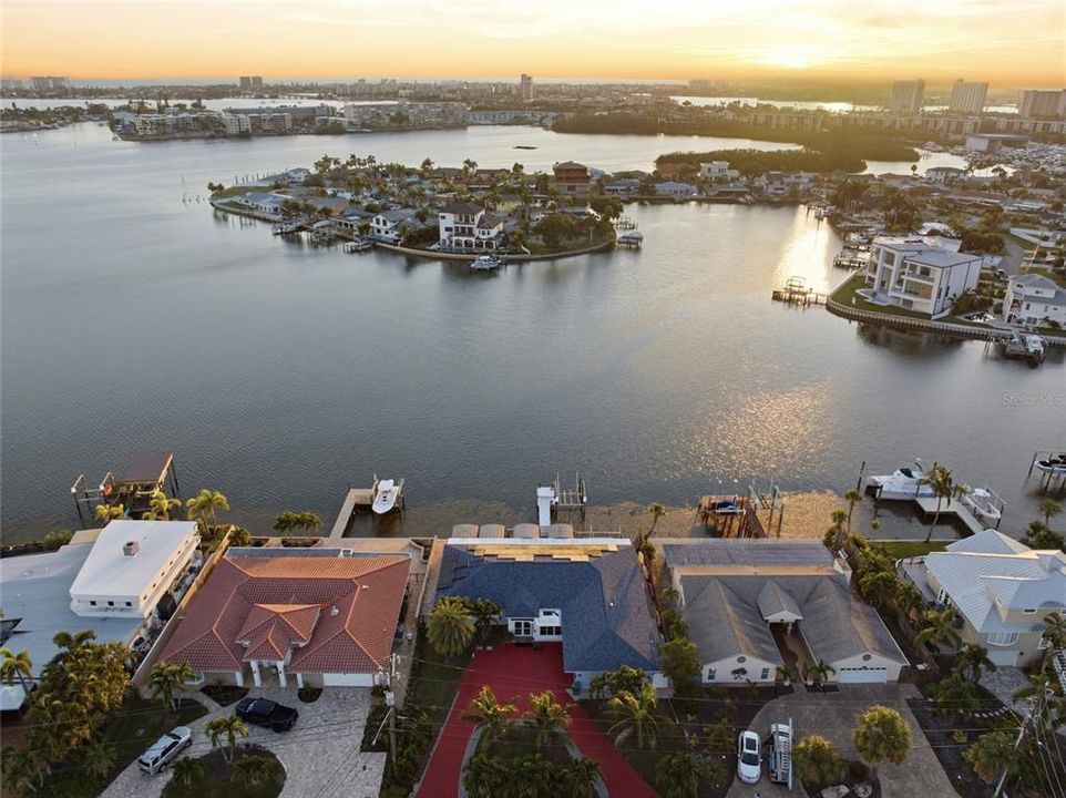 En Venta: $1,695,000 (4 camas, 3 baños, 2420 Pies cuadrados)