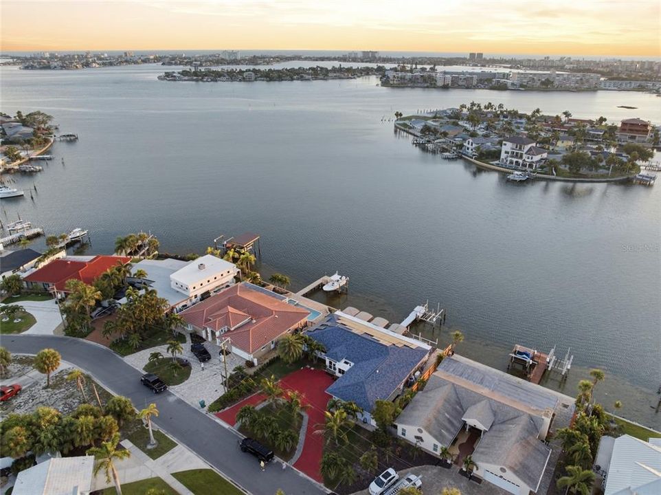 En Venta: $1,695,000 (4 camas, 3 baños, 2420 Pies cuadrados)