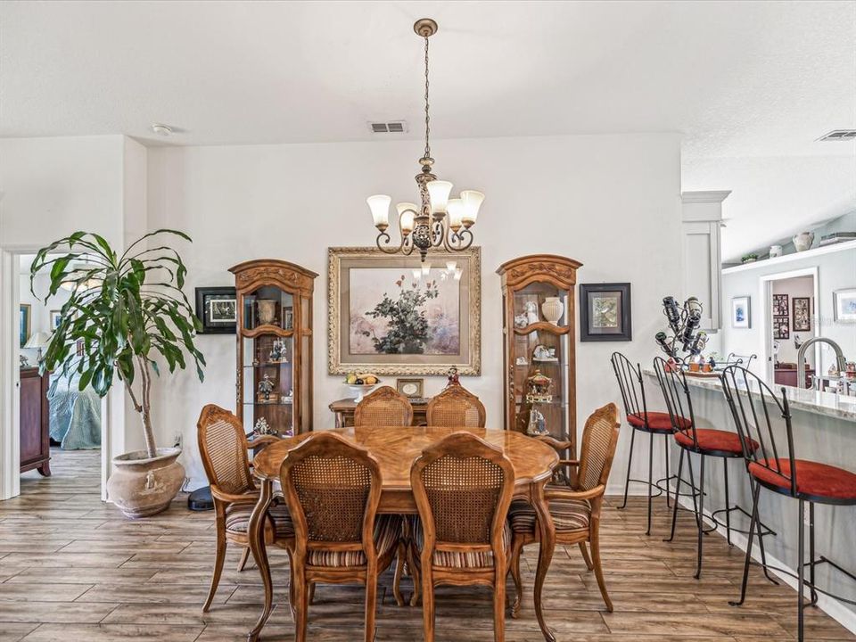 На продажу: $379,900 (3 спален, 2 ванн, 1608 Квадратных фут)