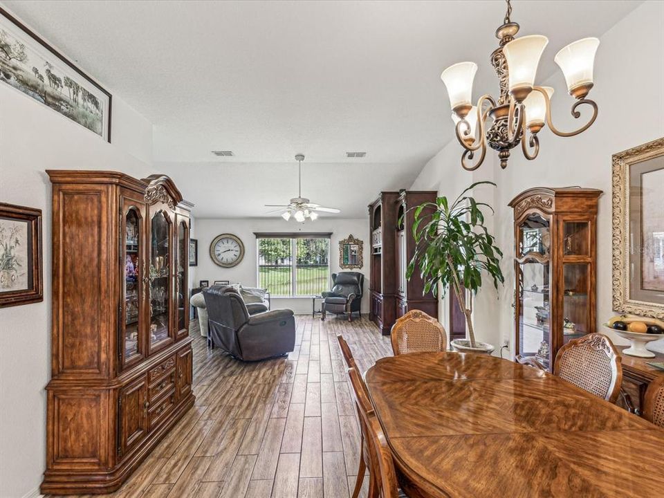 На продажу: $379,900 (3 спален, 2 ванн, 1608 Квадратных фут)