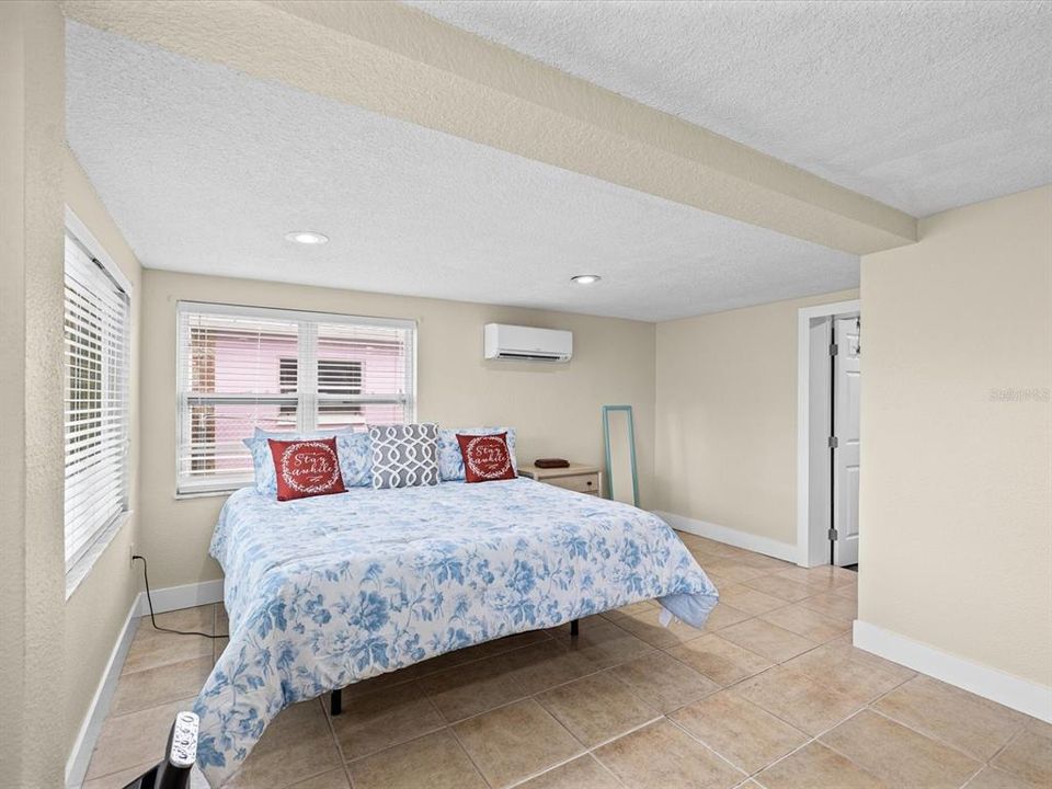 En Venta: $425,000 (3 camas, 2 baños, 1300 Pies cuadrados)