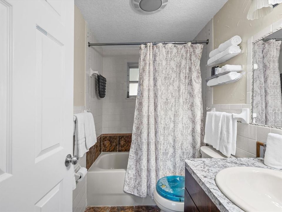 En Venta: $425,000 (3 camas, 2 baños, 1300 Pies cuadrados)