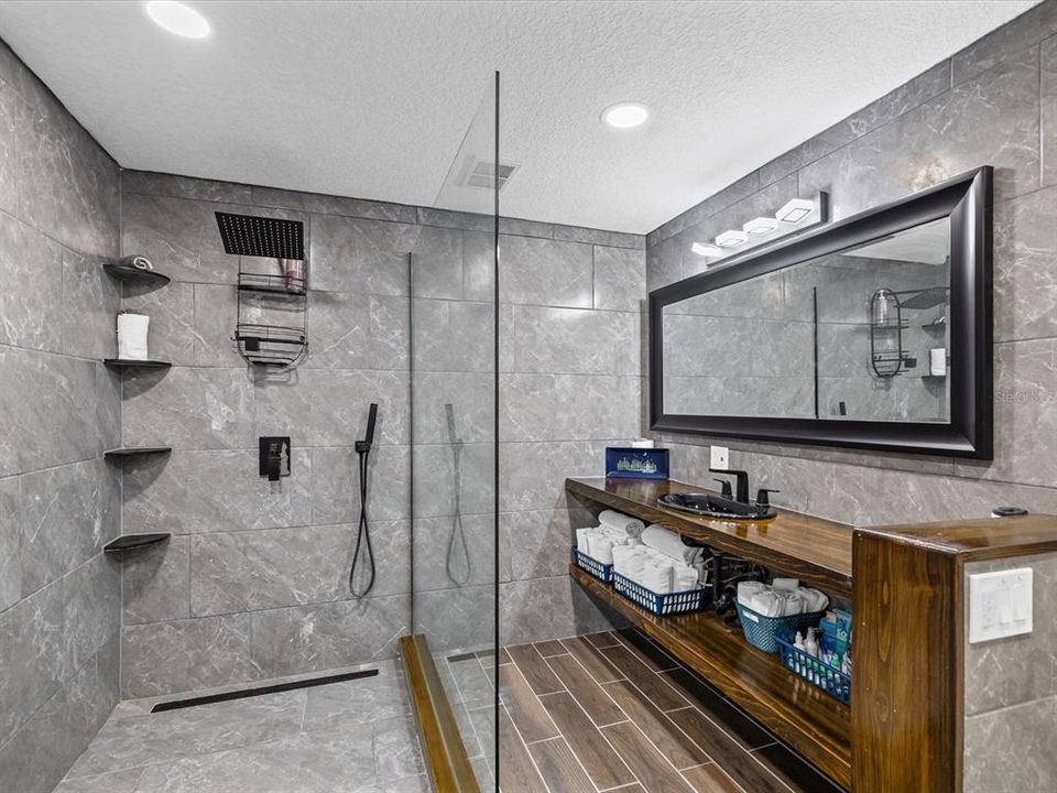 En Venta: $425,000 (3 camas, 2 baños, 1300 Pies cuadrados)