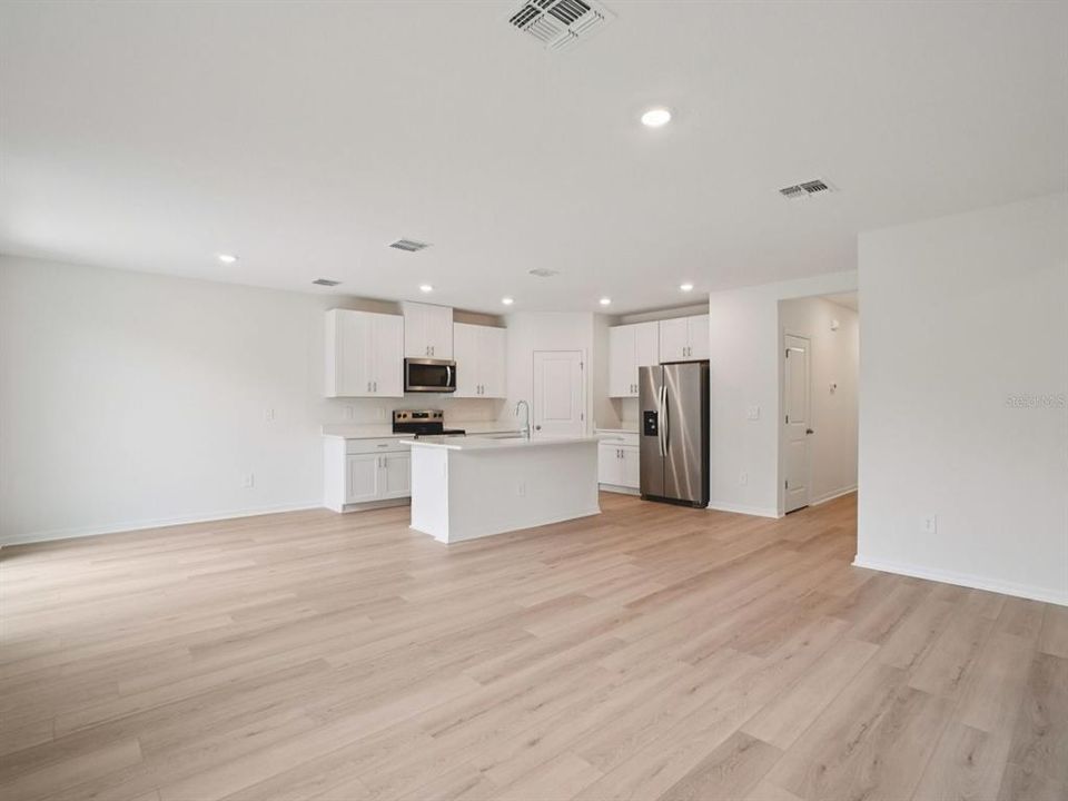 En Venta: $336,170 (4 camas, 2 baños, 1607 Pies cuadrados)