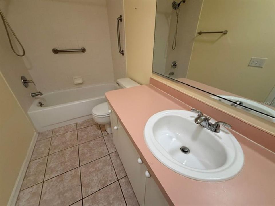 For Sale: $225,000 (2 beds, 2 baths, 1383 Square Feet)
