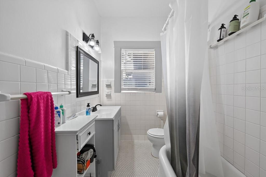 En Venta: $525,000 (5 camas, 3 baños, 2305 Pies cuadrados)