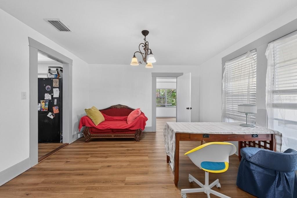 En Venta: $525,000 (5 camas, 3 baños, 2305 Pies cuadrados)