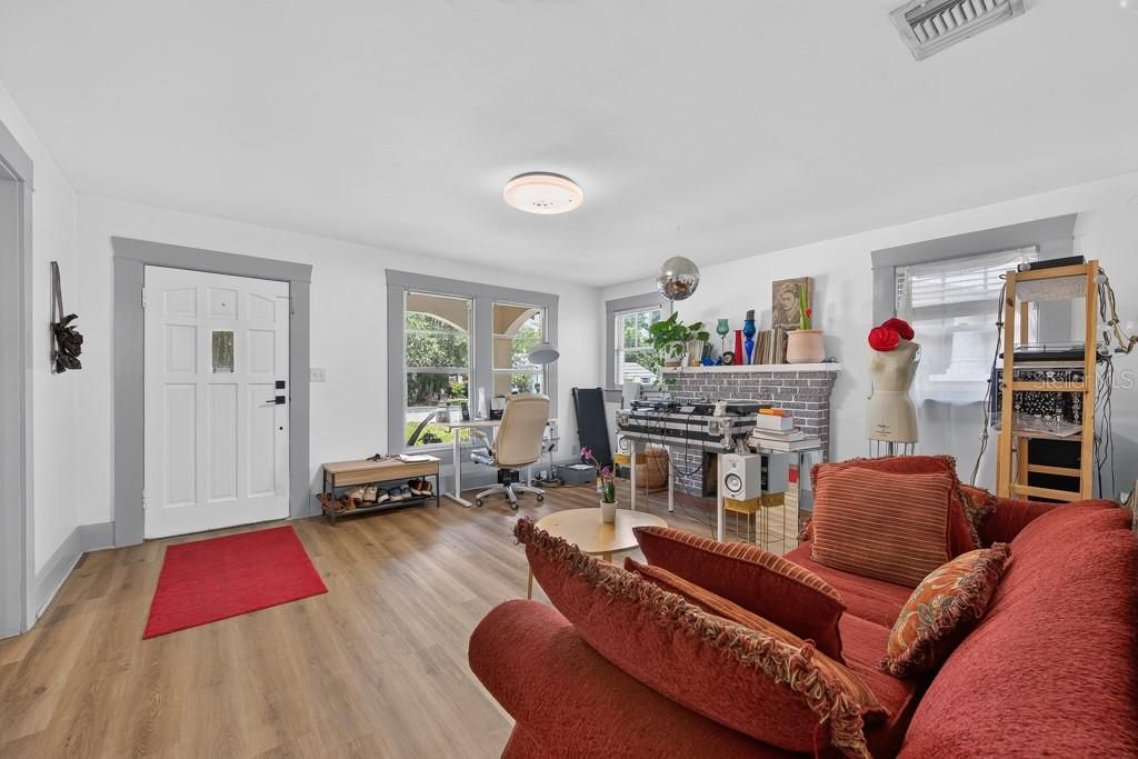 En Venta: $525,000 (5 camas, 3 baños, 2305 Pies cuadrados)