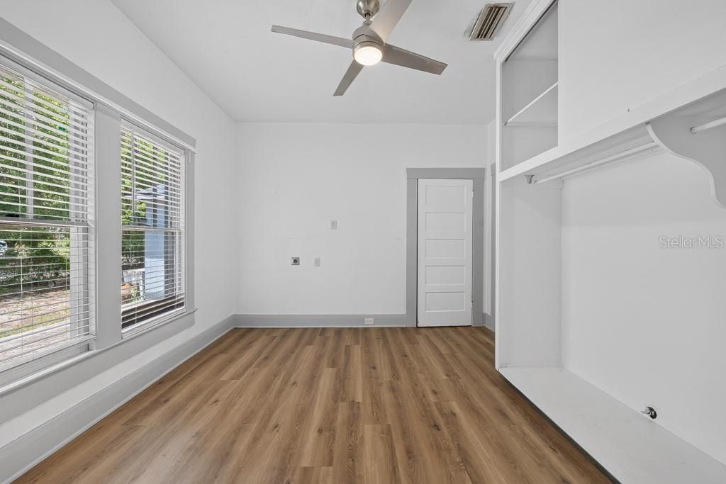 En Venta: $525,000 (5 camas, 3 baños, 2305 Pies cuadrados)