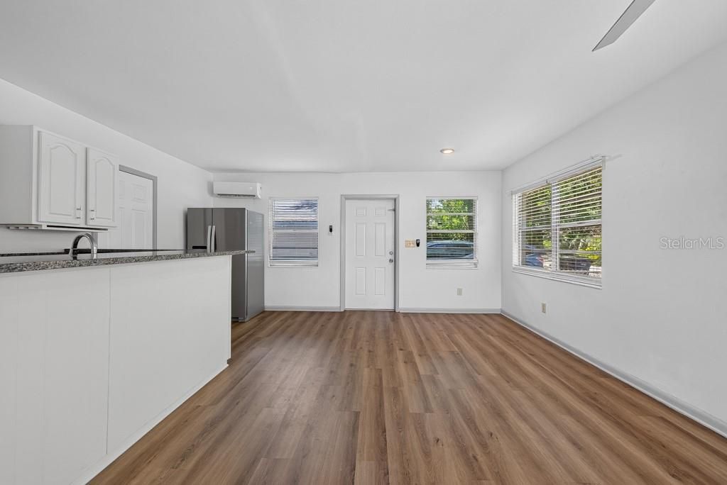 En Venta: $525,000 (5 camas, 3 baños, 2305 Pies cuadrados)